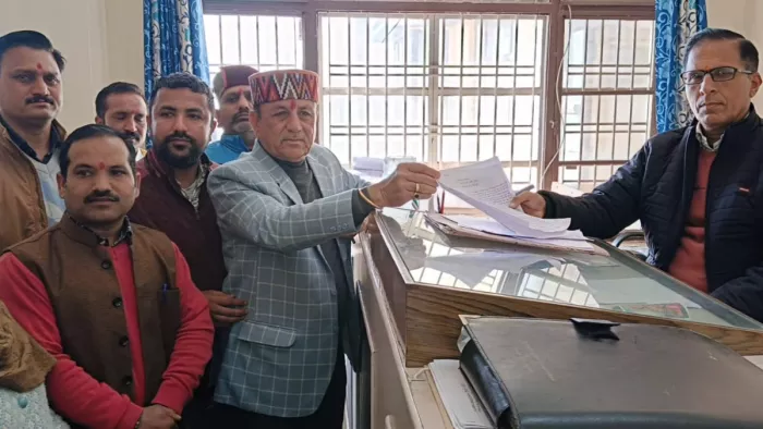 बस रूटों को बंद करने पर फूटा हिमाचल की जनता का गुस्सा