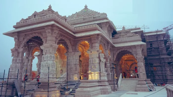 कश्मीर के मंदिरों में लगे प्रोजेक्टर, प्राण प्रतिष्ठा का होगा सीधा प्रसारण