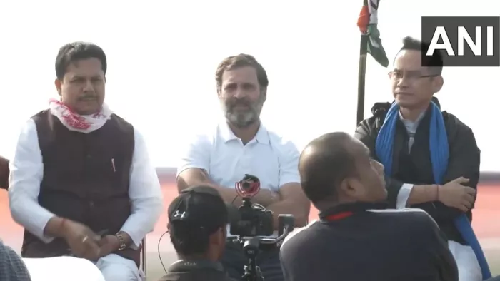 'भारत जोड़ो न्याय यात्रा' शुक्रवार सुबह असम में माजुली तक नाव सवारी के साथ फिर से शुरू हुई।