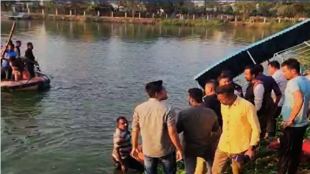Vadodara Boat Accident: वडोदरा में नाव पलटने के मामले में 18 लोगों के खिलाफ केस दर्ज, हादसे में हुई 14 लोगों की मौत