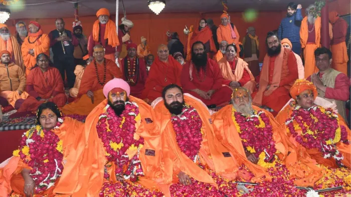 पंचायती अखाड़ा श्री निरंजनी में पांच महामंडलेश्वर का किया गया पट्टाभिषेक। मुकेश कनौजिया