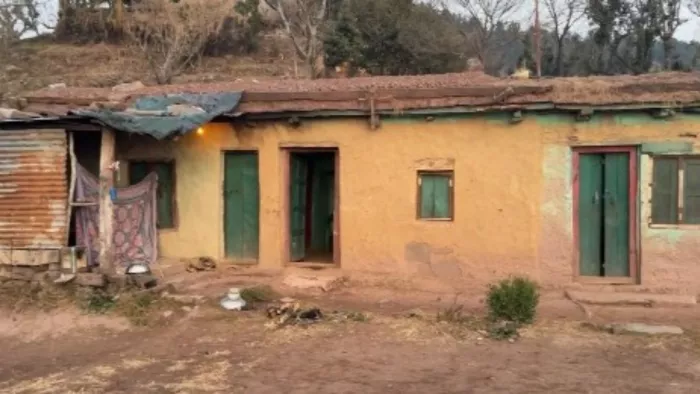 सूनसान पड़ा बडाल गांव में रफीक का घर (फोटो- जागरण)