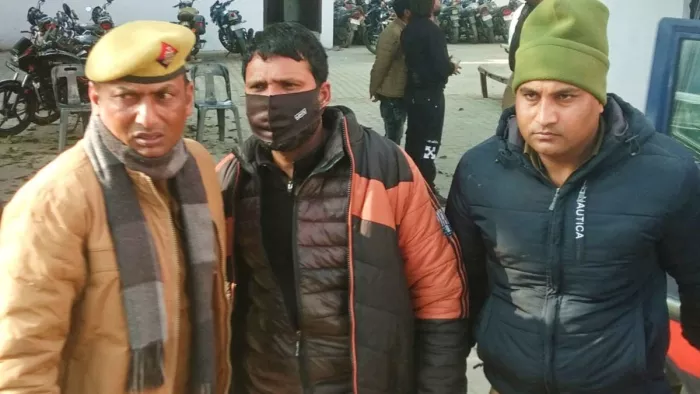 संभल हिंसा में शारिक साटा गैंग के गुर्गे के एक सदस्य को पकड़ा।