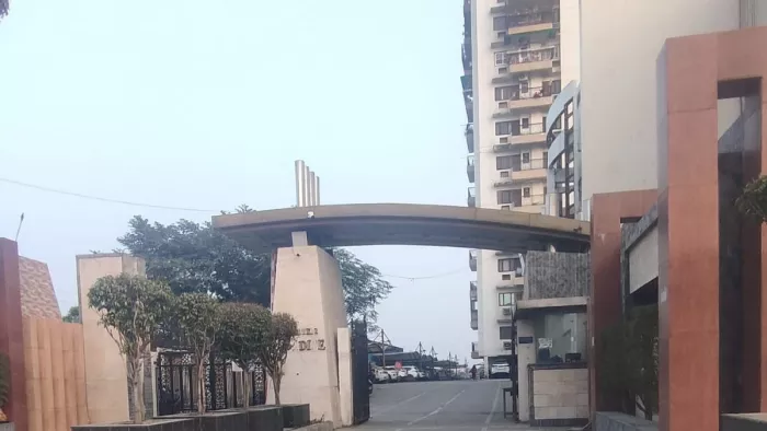 मोगलहा स्थित जेमिनी अपार्टमेंट जिसमें रहते थे जालसाज। जागरण