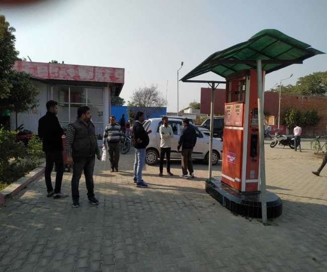 oil sold at sealed petrol pump in bulandshahr two arrested