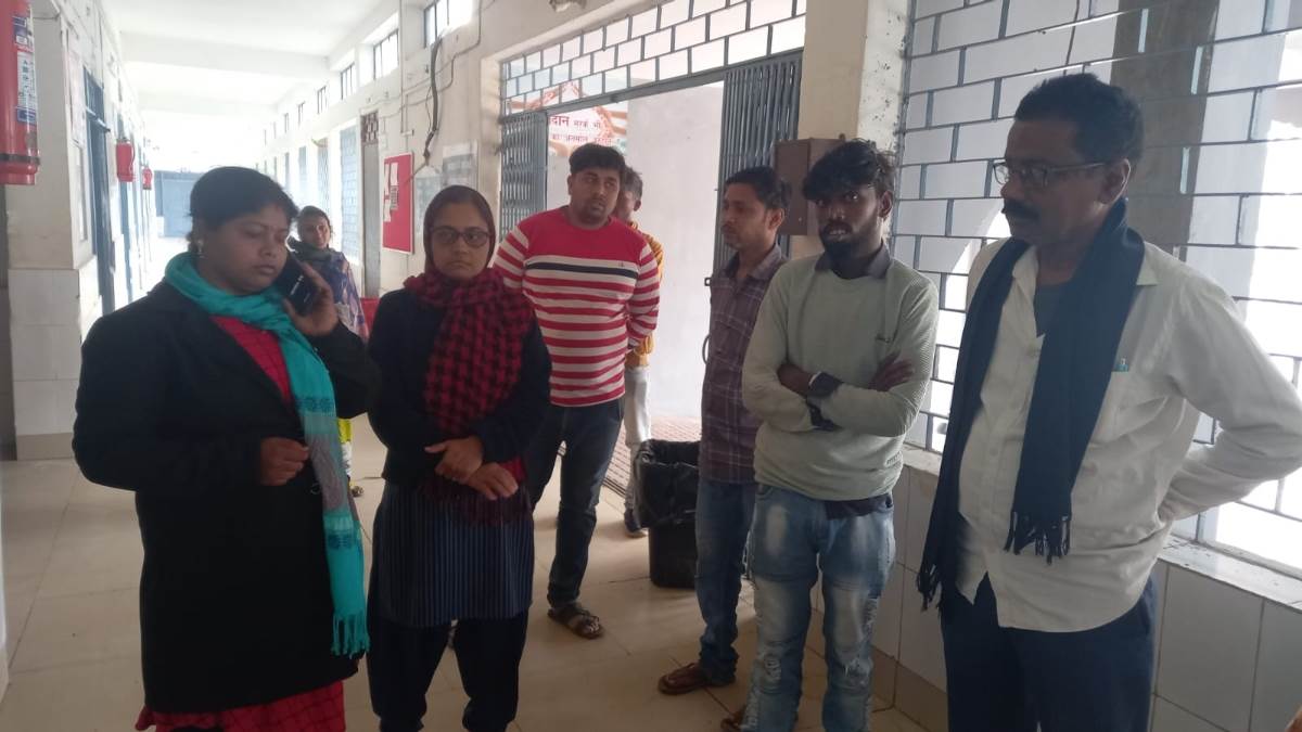 attempted murder by slitting the throat of an old man in sahibganj old age home