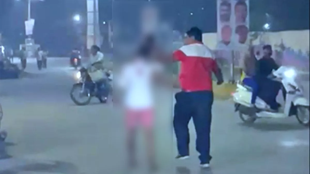 Raipur News: आरोपी ने गंडासे से किया नाबालिग युवती पर जानलेवा हमला, बाल पकड़कर बीच सड़क घूमाया; VIDEO VIRAL