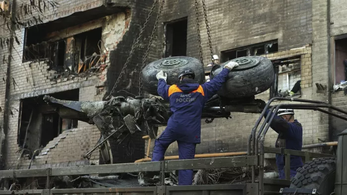 Russia-Ukraine War: क्रेमलिन ने कहा- शांति पहल के लिए तत्परता नहीं दिखा रहे पश्चिमी देश (फोटो: एपी)