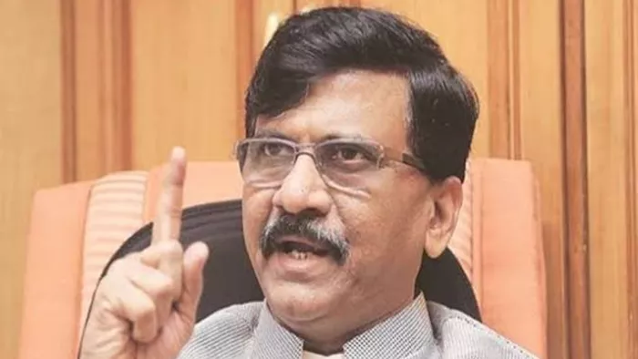 संजय राउत- शिवसेना के नाम और चुनाव चिन्ह पर हुआ 2,000 करोड़ रुपये का सौदा
