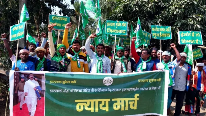 झामुमो द्वारा निकाली गई न्याय यात्रा में नारेबाजी करते समर्थक (जागरण)