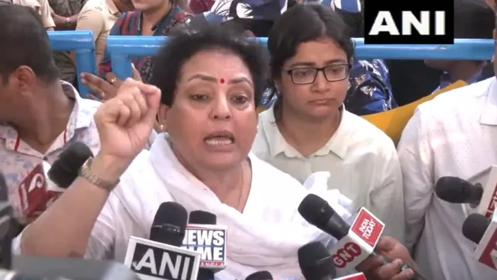 संदेशखाली में महिलाओं ने शाहजहां शेख पर जबरदस्ती जमीन हड़पने और यौन उत्पीड़न करने का आरोप लगाया है।