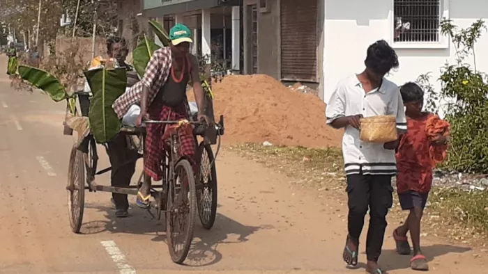 साइकिल ठेले पर लादकर भतीजे ने किया महिला का दाह संस्कार।
