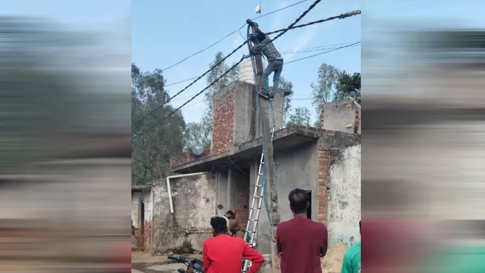 UPCL: ऊर्जा निगम की 40 टीमों ने एक दिन में 4383 बकायेदारों के कनेक्शन काटकर रिकॉर्ड बनाया। जागरण