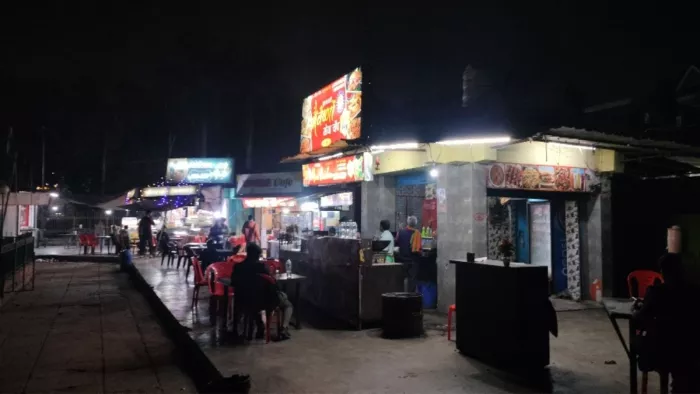 इंदिरा बाल बिहार पार्क में लगी दुकानें। जागरण