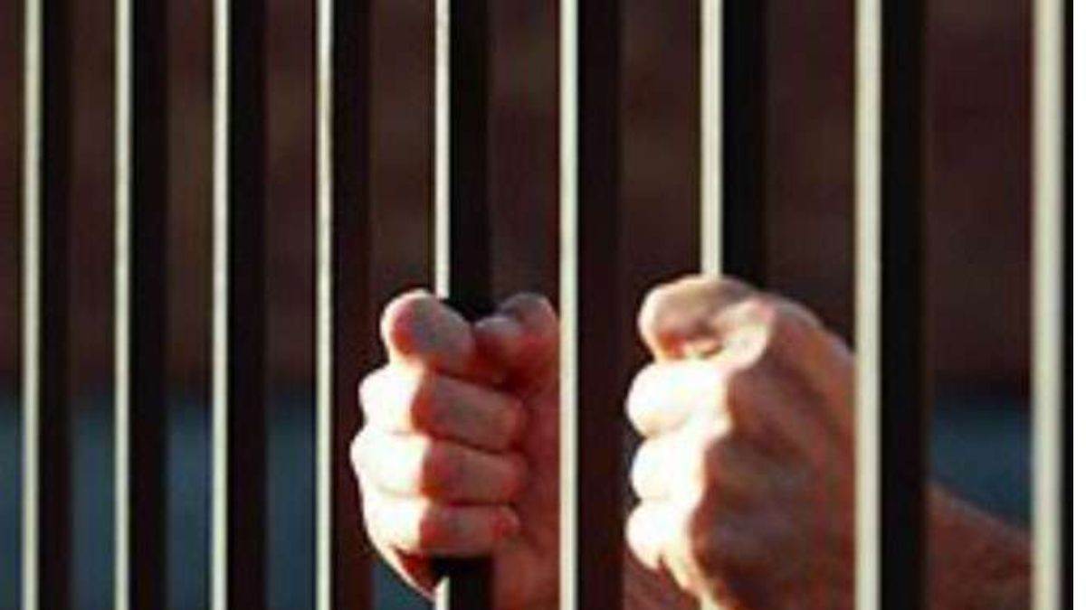 prisoner ran away from court police investigating the matter