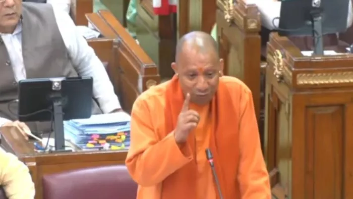 कुंभ में चुपचाप डुबकी लगाकर आ गए अखिलेश: सीएम योगी। (तस्वीर जागरण)