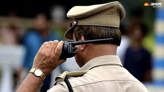 हापुड़ में एक युवक द्वारा फर्जी दारोगा बनकर धमकाने का मामला सामने आया है। फाइल फोटो