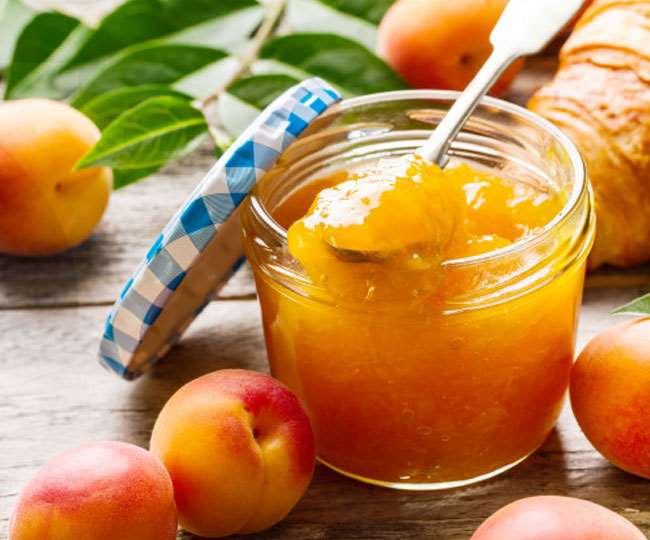 Food Allowed On Flight जानें फ्लाइट में सफर करने के दौरान खाने की किन चीज़ों पर है बैन? Food