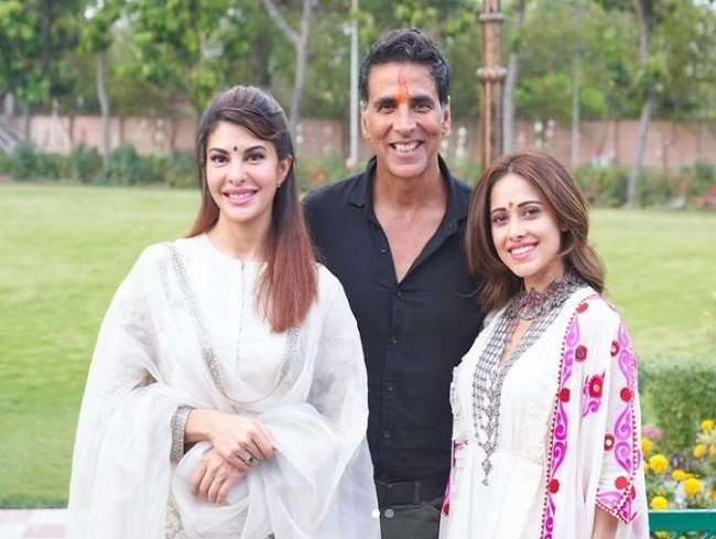 जैकलीन फर्नांडिस ने मुहूर्त के कई फोटो भी सोशल मीडिया पर शेयर किए थेl