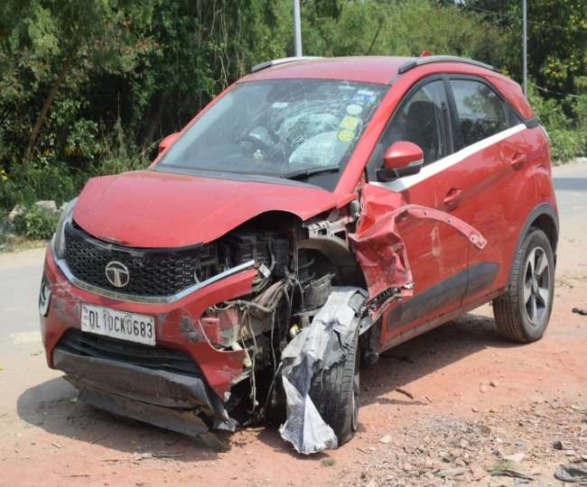 पुलिस ने सभी घायलों को एम्स ट्रामा सेंटर पहुंचाया जहां गीता भट्ट को वेंटिलेटर पर रखा गया।
