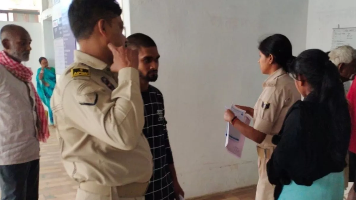 असम से भागे प्रेमी युगल आरा में ट्रेन से बरामद। जागरण