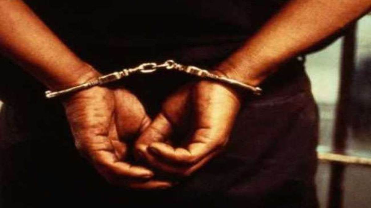sambalpur crime three including two minors were arrested for robbing truck driver