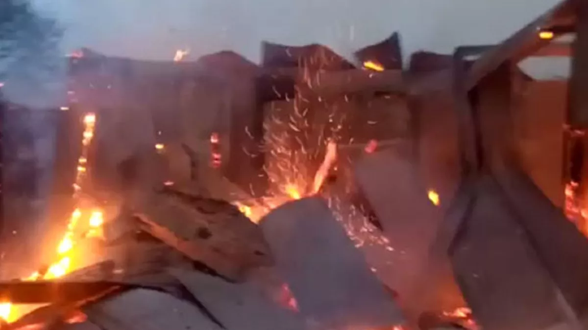 असम के कोकराझार में बाजार क्षेत्र में आग लगने से लाखों की संपत्ति जलकर खाक