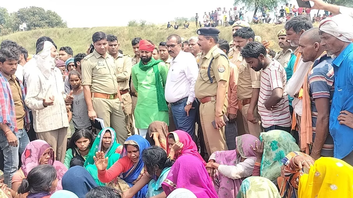 Chitrakoot News: घटना के बाद रोते ब‍िलखते स्‍वजन