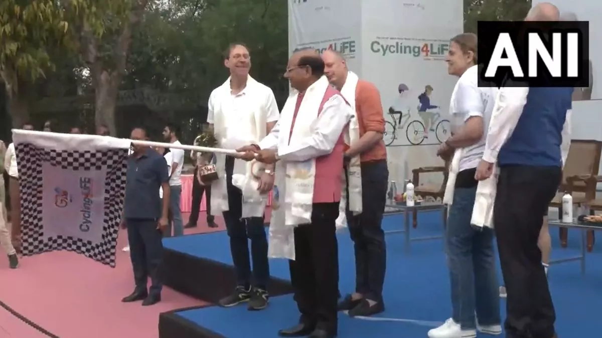 दिल्ली के नीदरलैंड दूतावास से एलजी ने साइक्लोथॉन रैली को किया रवाना, देखें VIDEO