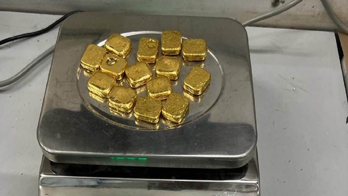 Delhi Airport IGI एयरपोर्ट पर कस्टम विभाग ने दो फ्लाइट में मारा छापा