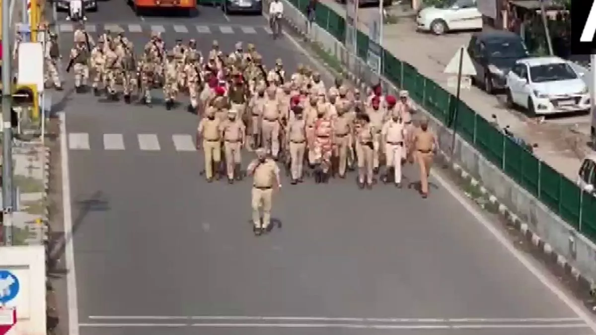 मुक्तसर में पुलिस का सख्त पहरा, पुलिस ने निकाला फ्लैग मार्च
