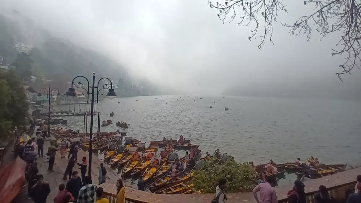 Rain in Uttarakhand: शुक्रवार शाम को शुरू हुई वर्षा की झड़ी ने मार्च में ही मानसून जैसे हालात बना दिए