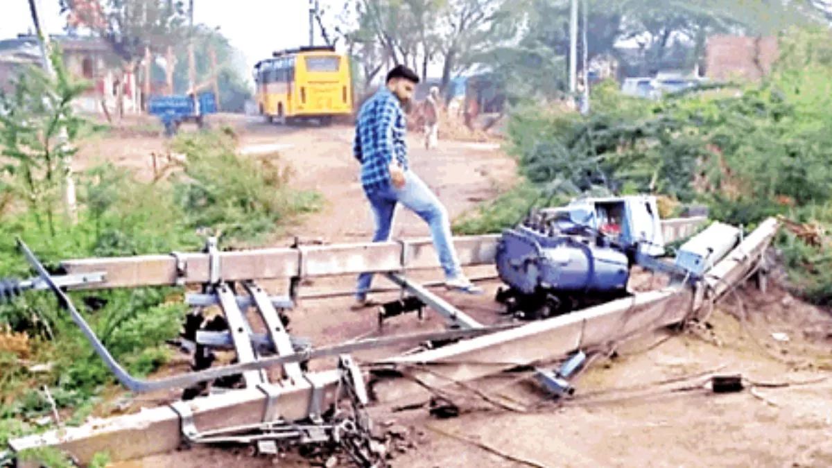 Agra News: 225 गांवों में 36 घंटों तक अंधेरे में डूबे रहे