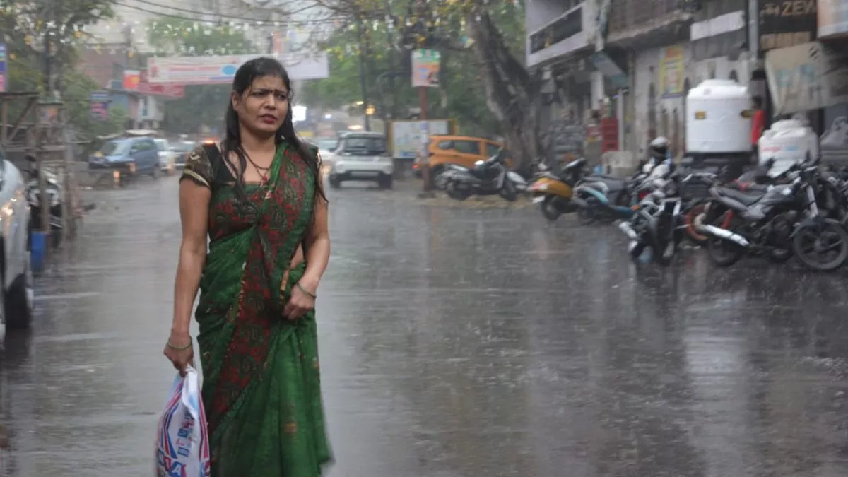 Meerut News:आफत बनी बेमौसम बारिश, पीने के पानी की समस्या।
