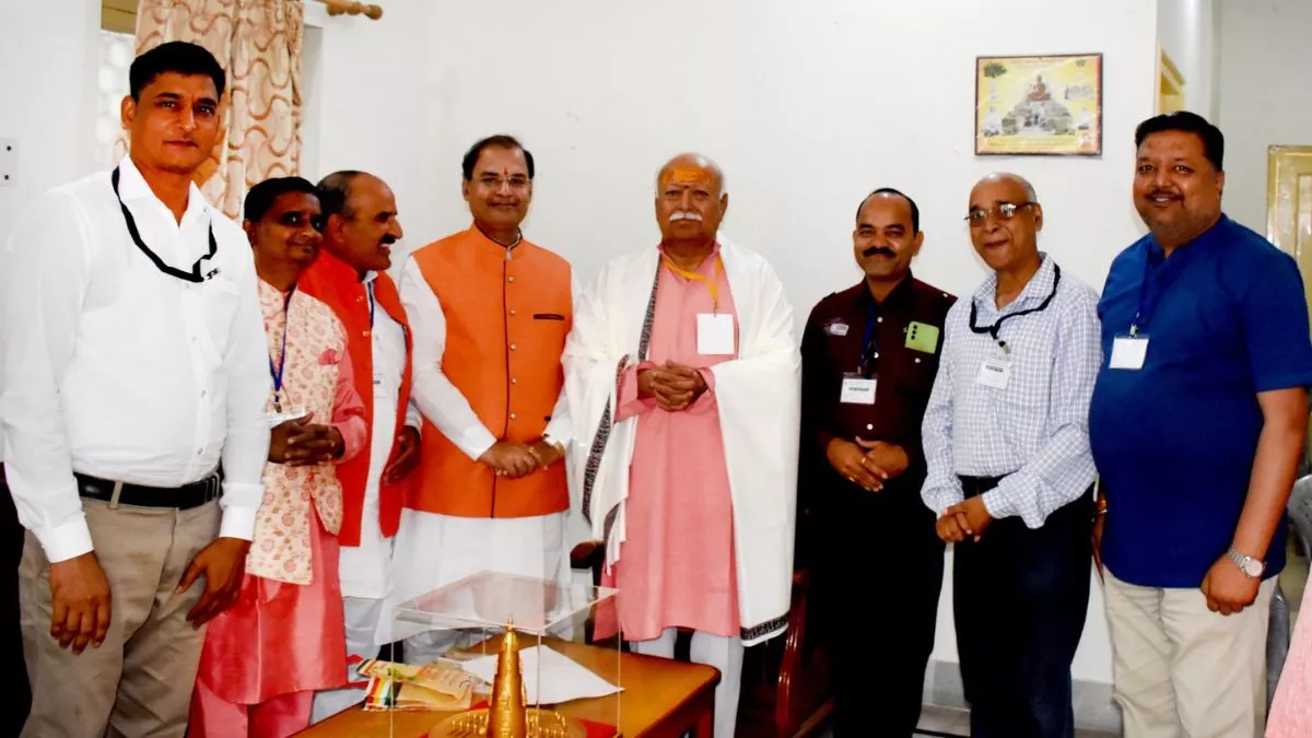 Meerut News: हस्तिनापुर के जंबूद्वीप में मोहन भागवत का किया अभिनंदन।