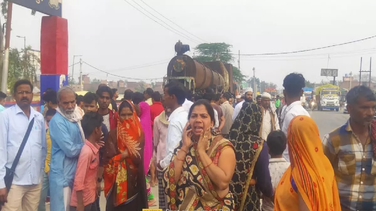 Shahjahanpur News: थाने के सामने क‍िशोर का शव रखकर स्‍वजनों ने क‍िया हंगामा