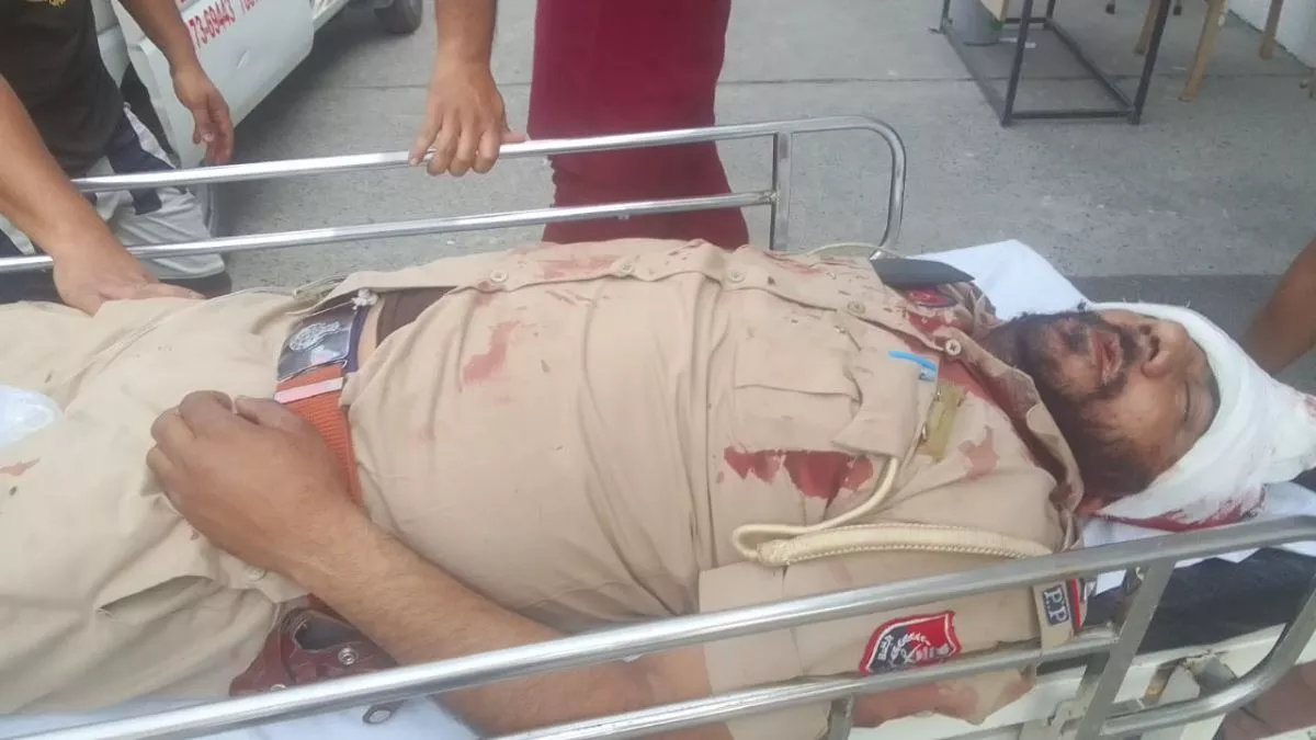 पीसीआर में तैनात एसआई को अपनी ही सर्विस रिवाल्वर से लगी गोली
