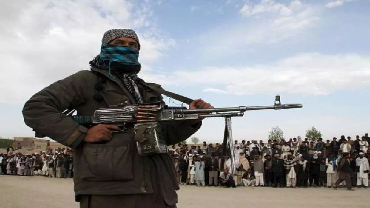 तालिबान सुरक्षा बल और आईएसआईएस के लड़ाकों में लड़ाई।
