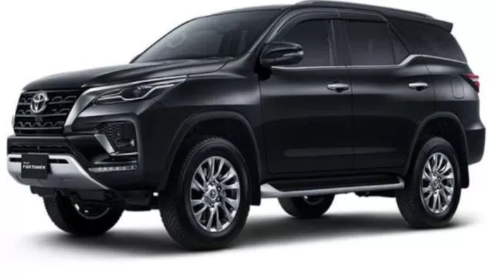 जबरदस्त रोड प्रजेंस और पावरफुल परफॉर्मेंस के कारण Toyota Fortuner करती है राज