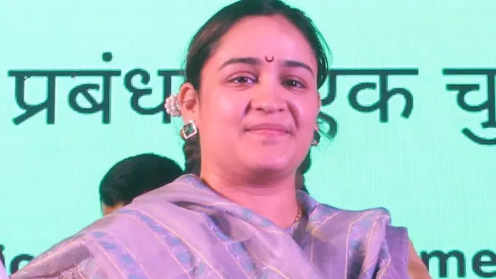 अपर्णा यादव के मैनपुरी से चुनाव लड़ने की है चर्चा।