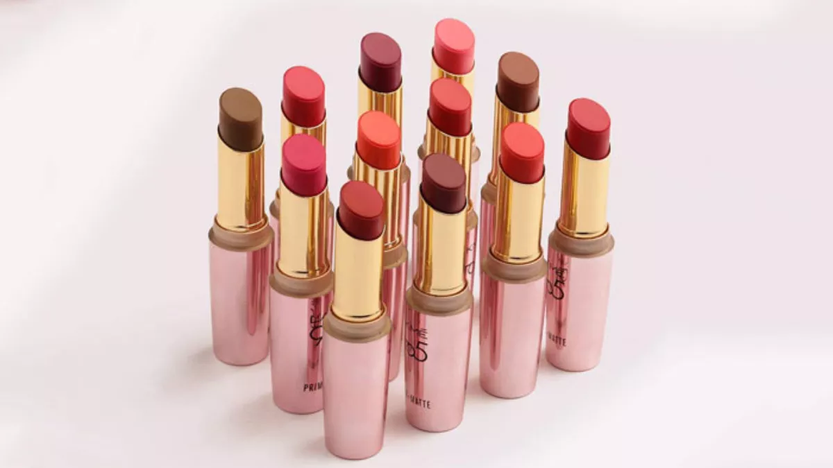 यूँ ही नहीं फ़िदा हैं महिलाएं Lakme Lipstick के इन शेड्स पर! ऐसी बला की मिलती है खूबसूरती कि टिक जाती हैं निगाहें