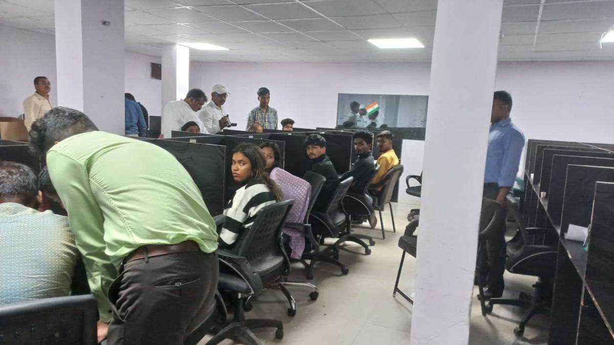 https://www.jagranimages.com/images/newimg/19032024/19_03_2024-cid_raid_in_ranchi_call_centre_23678591_19205821.jpg
