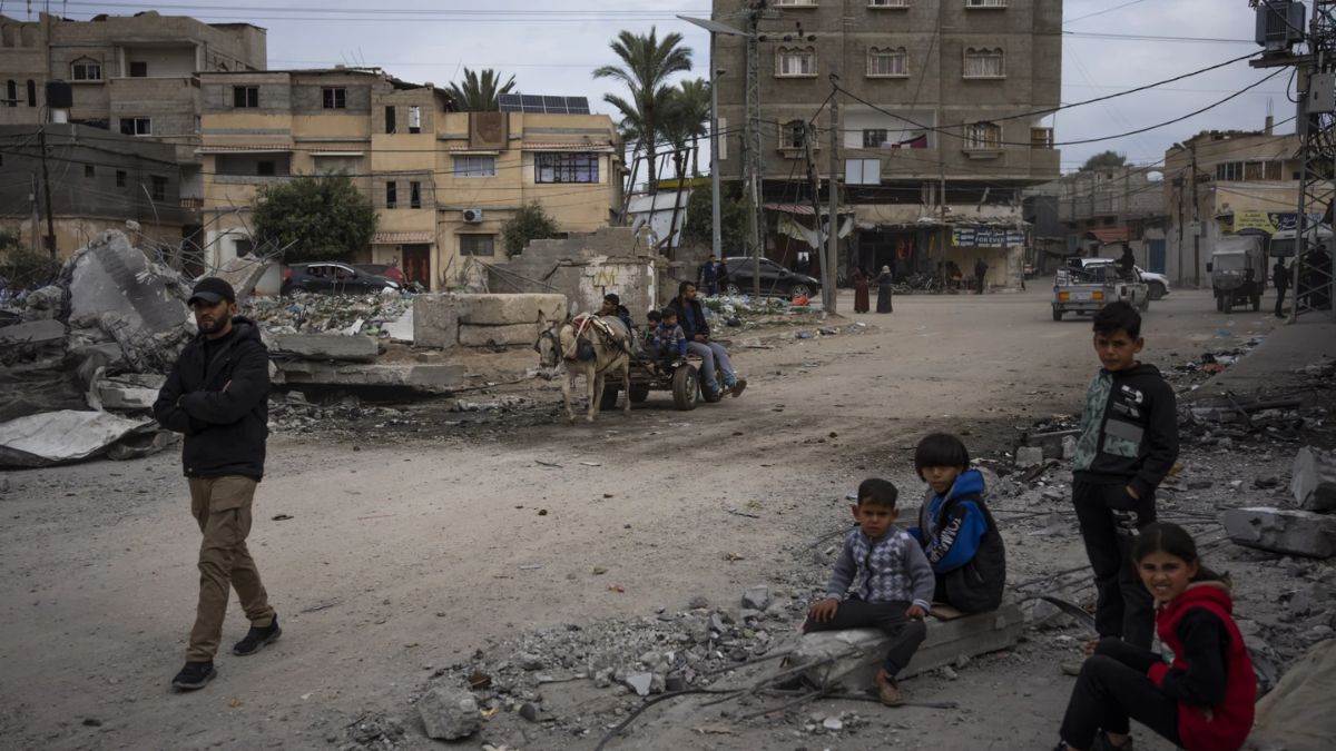 israel war on gaza israeli forces carried out air strikes in rafah 14 people including three women killed