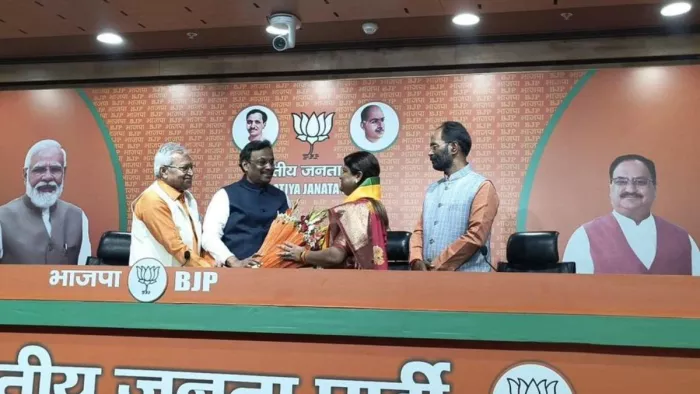 Sita Soren: सोरेन परिवार में BJP ने पहली बार की बड़ी सेंधमारी, समझें क्या है इसके पीछे की वजह