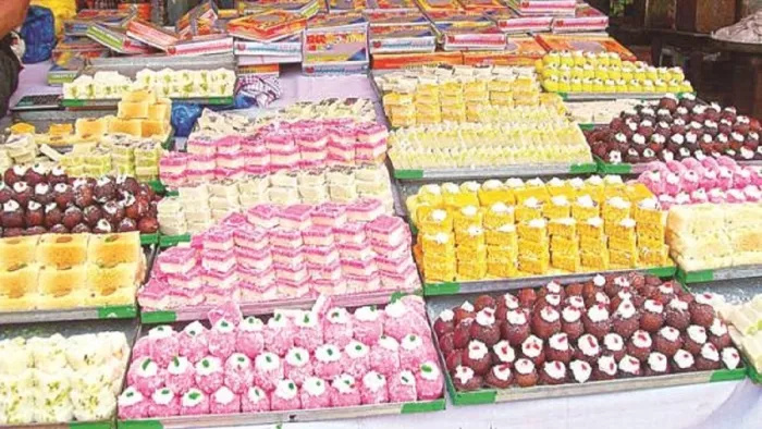 होली को ले सजने लगीं मिलावटी खाद्य पदार्थों की दुकानें।