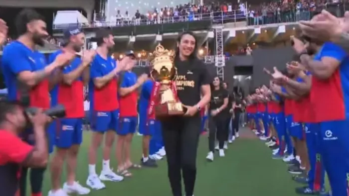 WPL 2024: पुरुष आरसीबी टीम ने स्मृति मंधाना ब्रिगेड को दिया गार्ड ऑफ ऑनर