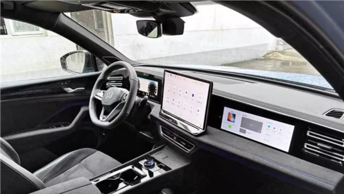 Volkswagen Tayron की इंटीरियर डिटेल सामने आई है।