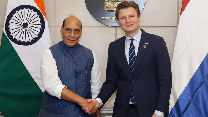 नीदरलैंड के रक्षा मंत्री रुबेन और राजनाथ सिंह ने रक्षा क्षेत्र में सहयोग पर द्विपक्षीय बातचीत की (फाइल फोटो)