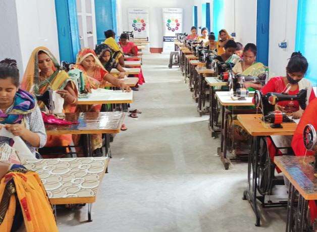 https://www.jagranimages.com/images/newimg/19042022/19_04_2022-adani_foundation_22642417.jpg