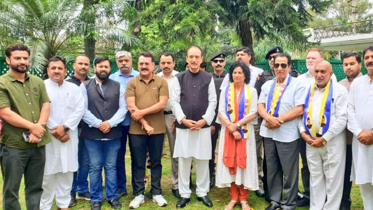 ghulam nabi azad welcomed general secretary of panthers party who joined democratic azad party